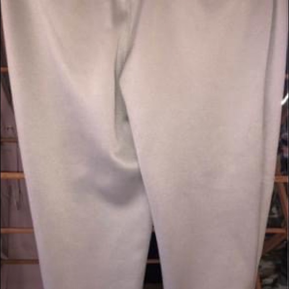 Woman’s softball pants - Picture 2 of 4